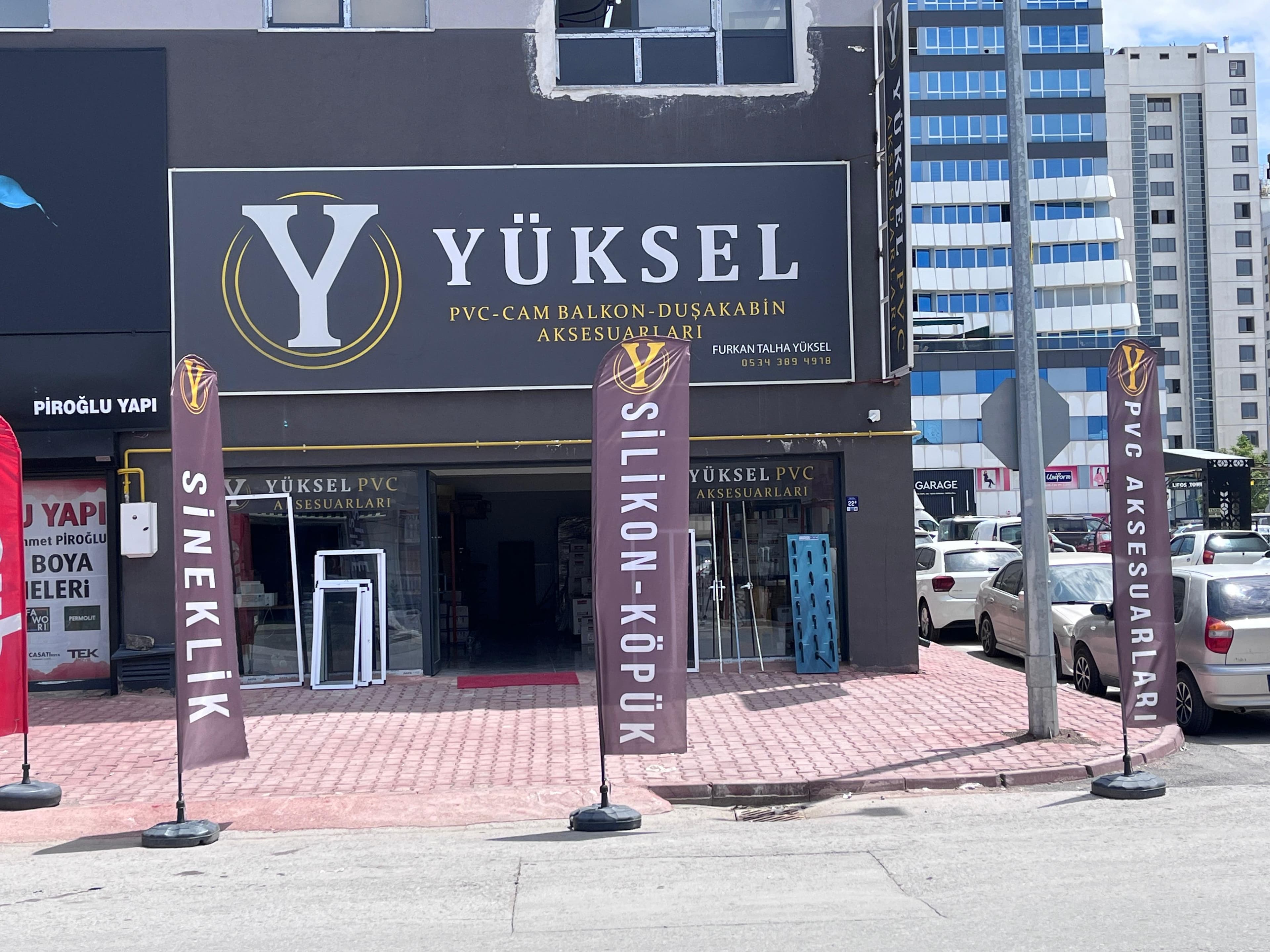 Yüksel Aksesuar mağaza ve teşhir alanı